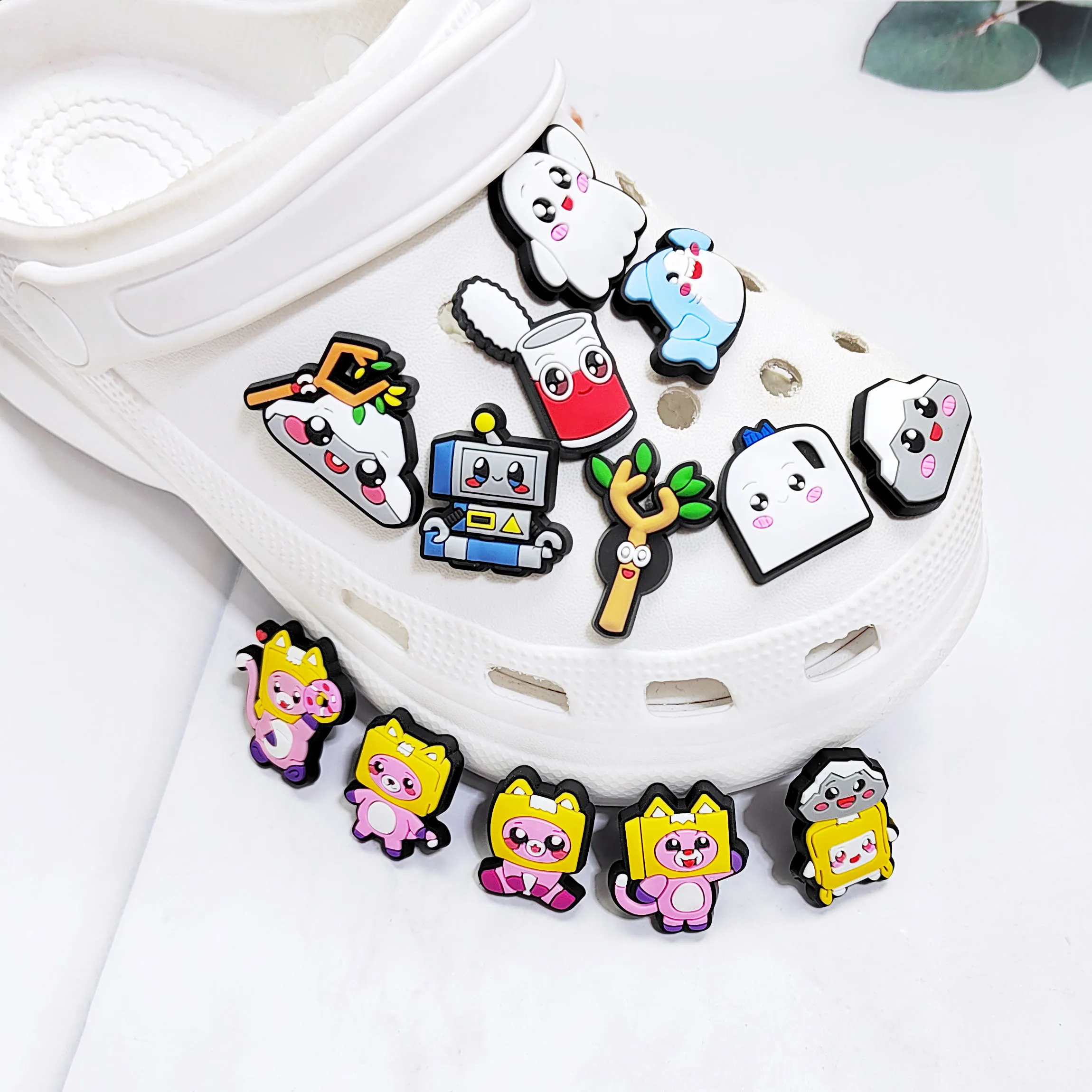 16Pcs Cartoon Cat Box Robot PVC Garden Shoe Charms Clogs Hole Shoes Ornaments Sandals Accessories DIY Backpack Holiday Present