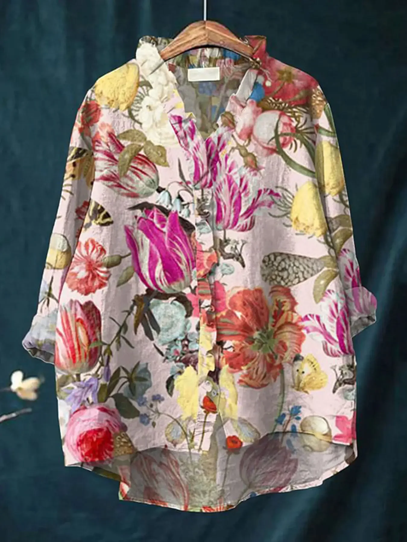 2026 new V-neck casual top, women's long sleeved lace shirt, retro floral pattern design, Large women's tops and shirts