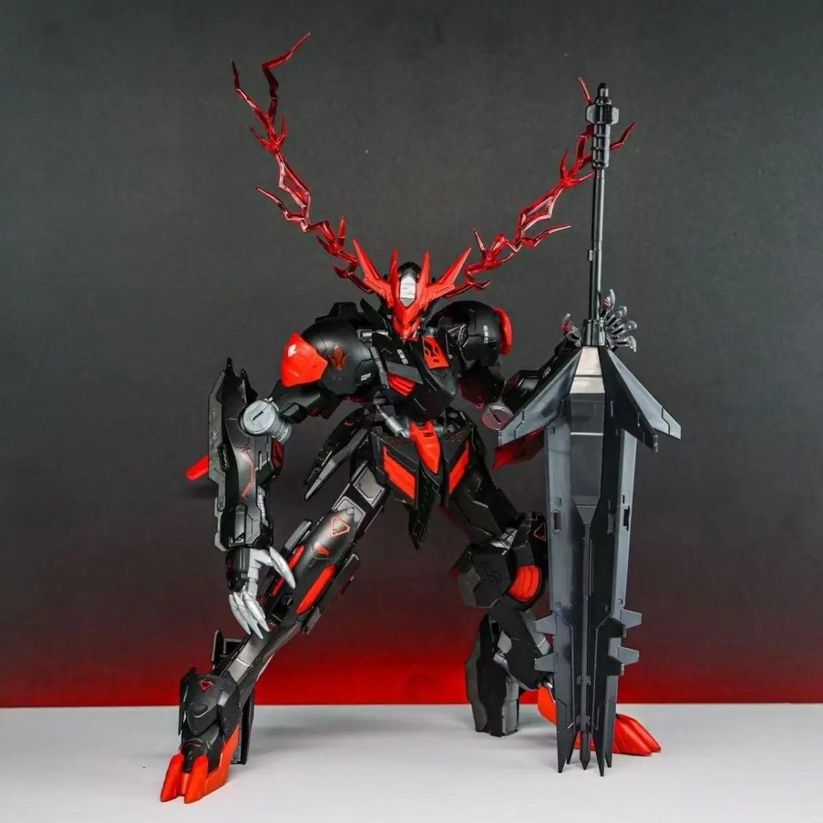 在庫あり MAX MODEL 1/100 バルバトス ルプスレックス 黒赤色 組立