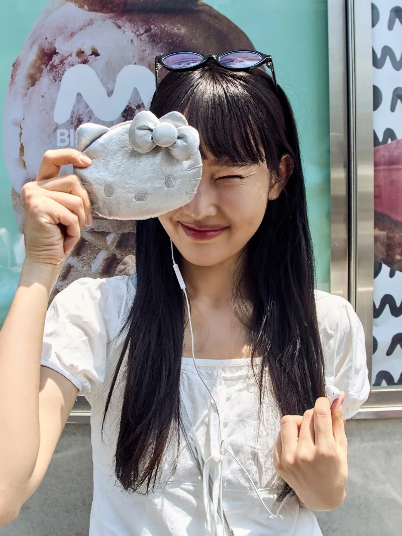 

Hello Kitty Makeup Bag Cute Anime Kt Women Products Bow Silver Versatile Stroll Shoulder Straw Wallet Kawaii Girl Gift Wholesale