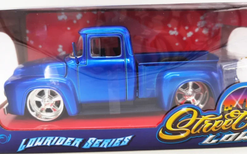 1:24 1956 Ford F-100 Pickup Classic Simulation Diecast Car Metal Alloy Model Car CHEVY Toy For Children Gift Collection J134