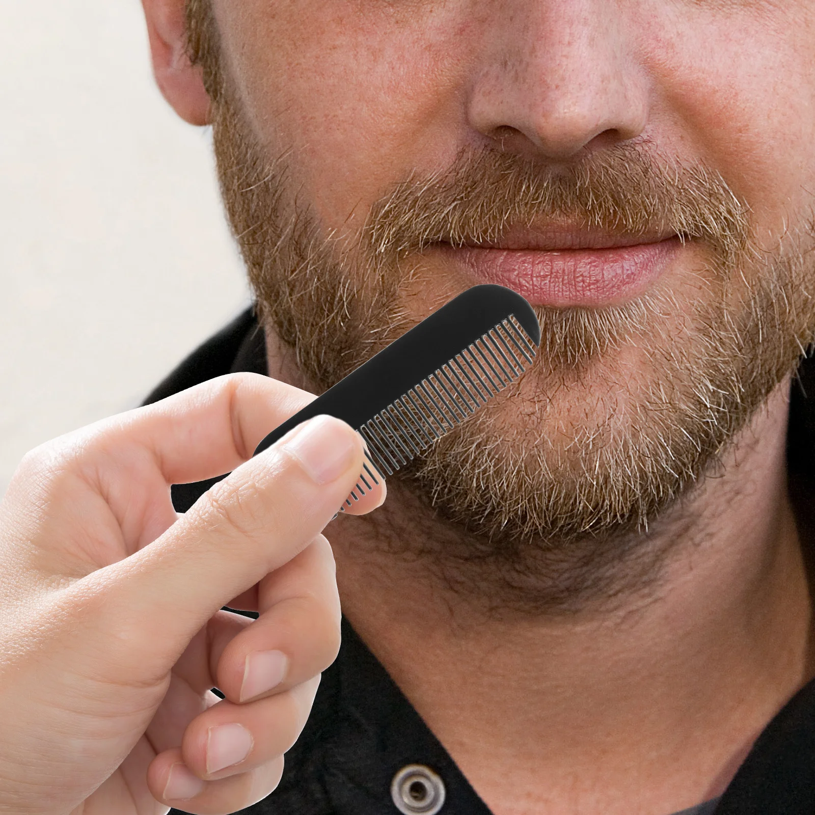 Рисунок 2 - мини-расческа для усов с тонкими зубьями