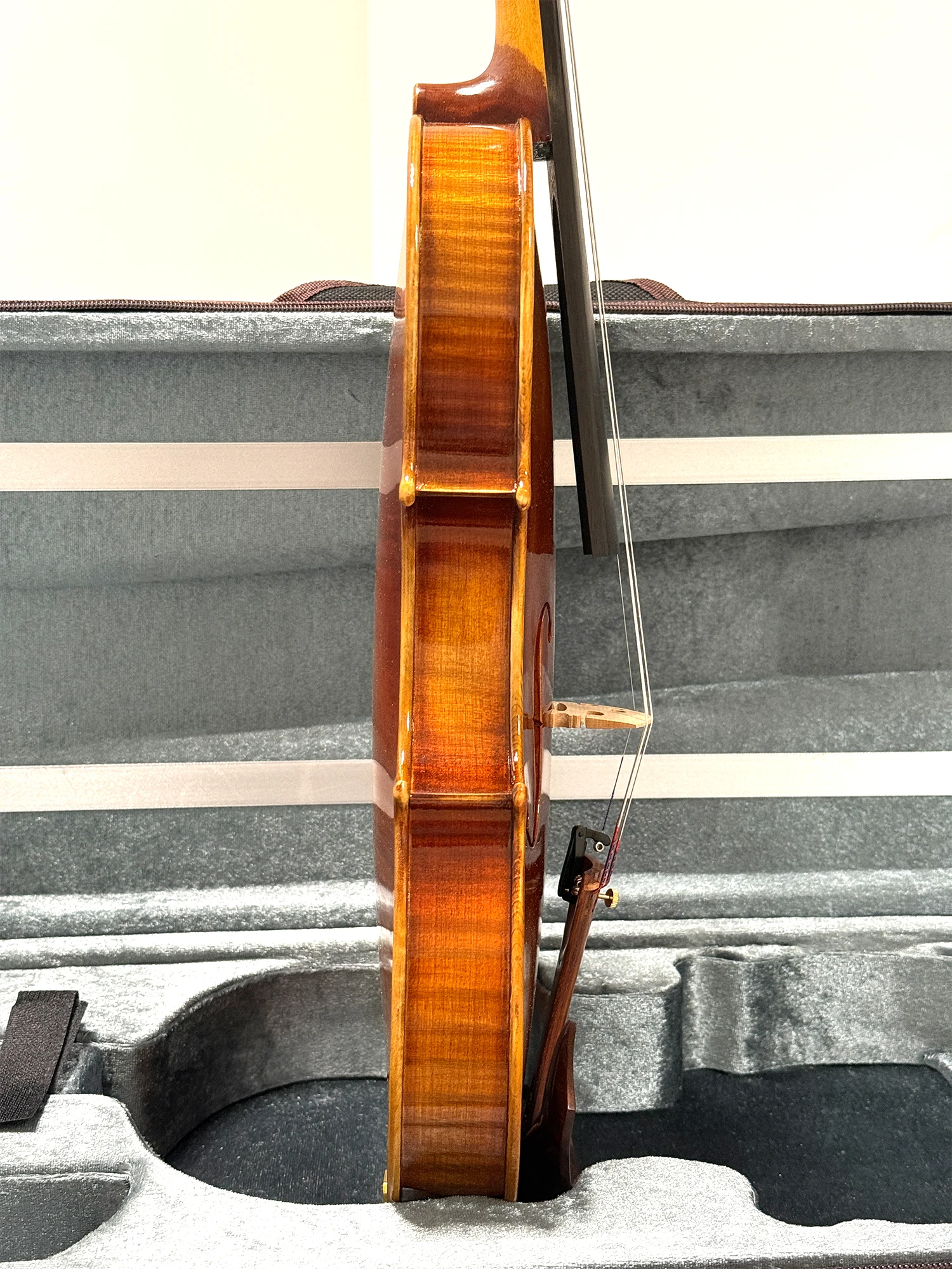 Handmade Violin 4/4, Made from Selected European Spruce Wood over 10 Years Old, with Jujube Wood Fittings. Professional Violin Set with Matching Bow and Case, Suitable for Professional Performers - view 4
