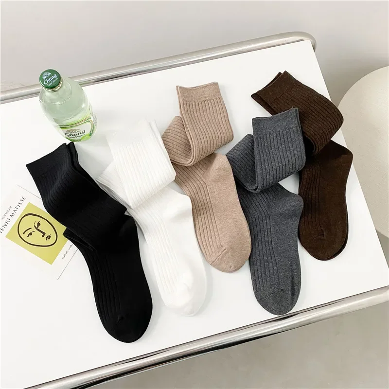 1-5 زوج جديد المرأة جوارب اتجاهات الربيع عادية نمط Preppy جوارب طويلة إلى الركب الإناث عالية الجودة بلون فتاة الجوارب الطويلة