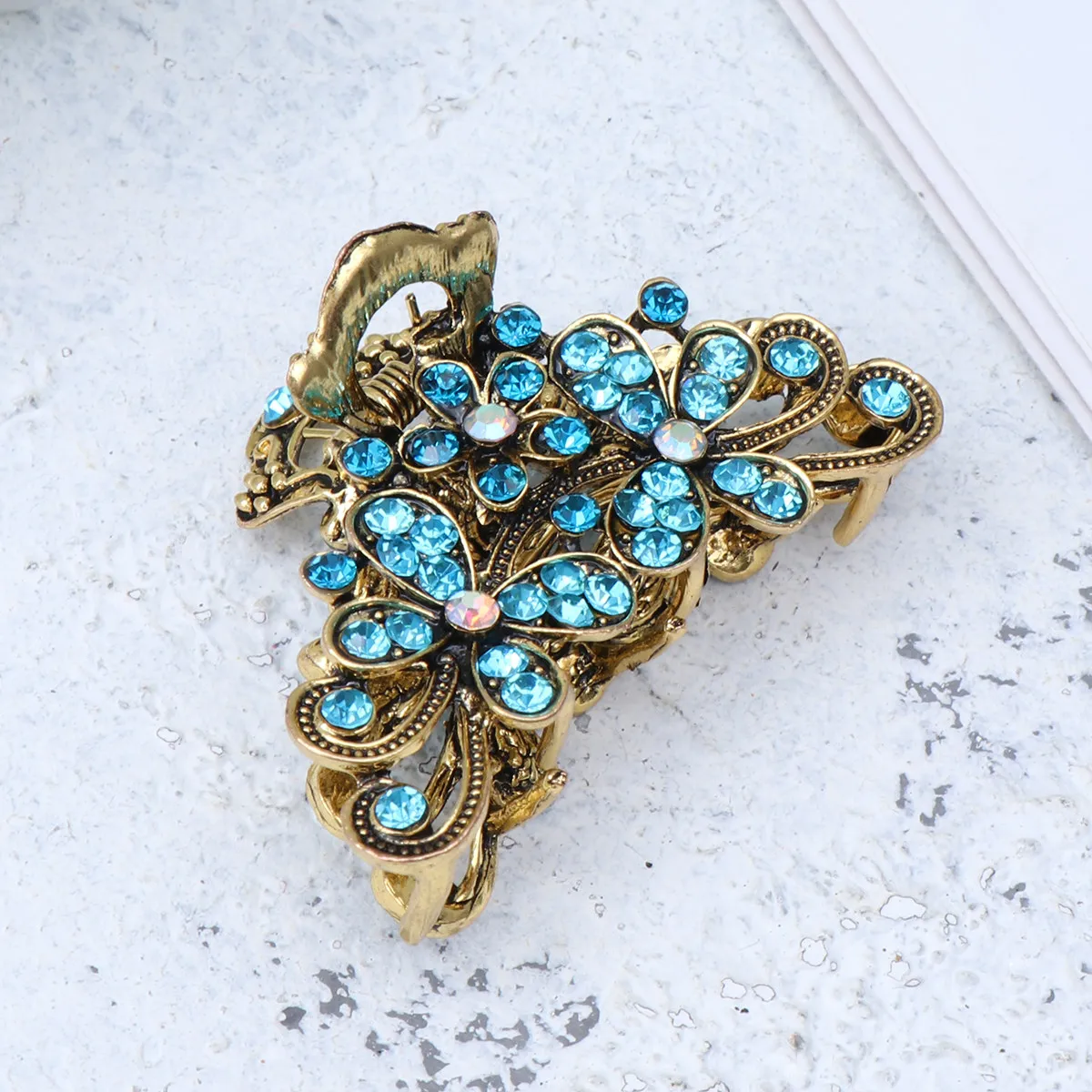 

1Pcs Sky Blue Vintage Crystal Hair Claw Clip Lightweight Non-Slip Claw Clamp for Shower Styling All Hair Types Retro Accessory