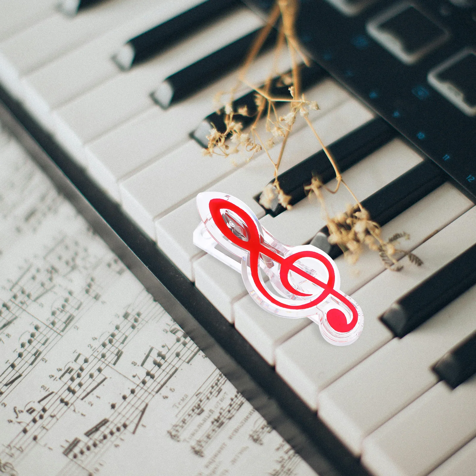 

16Pcs Music Score Clips Plastic Page Holders Firm Music Clips Portable Lightweight for Piano Players