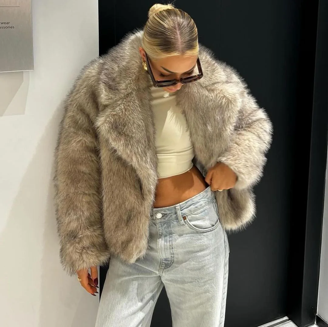 Women's Short Faux Fox Fur Coat with Lapel Collar, Eco-Friendly Chunky Teddy Jacket, Fashion Minimalist Outerwear
