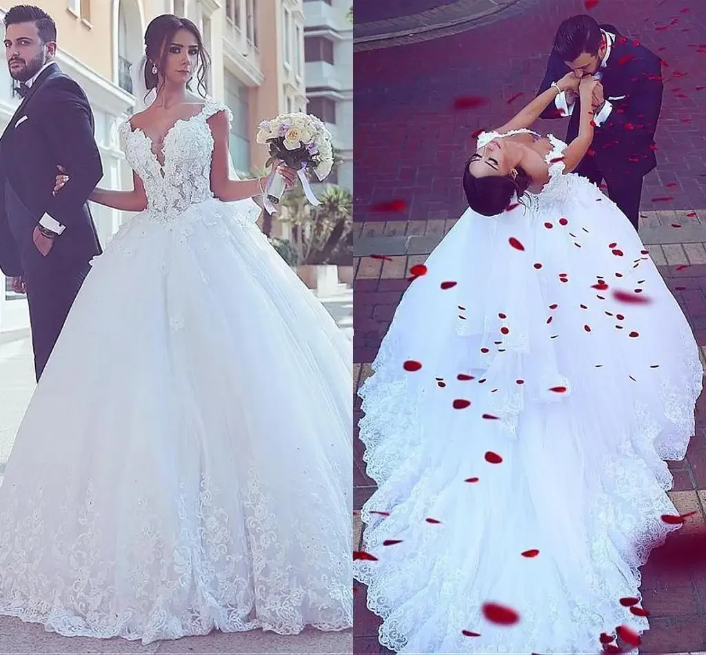 Customized Fancy Newly Designed Sweetheart Lace Appliques Wedding Dresses A Line Floor Length Sexy Plus Size Bridal Ball Gown
