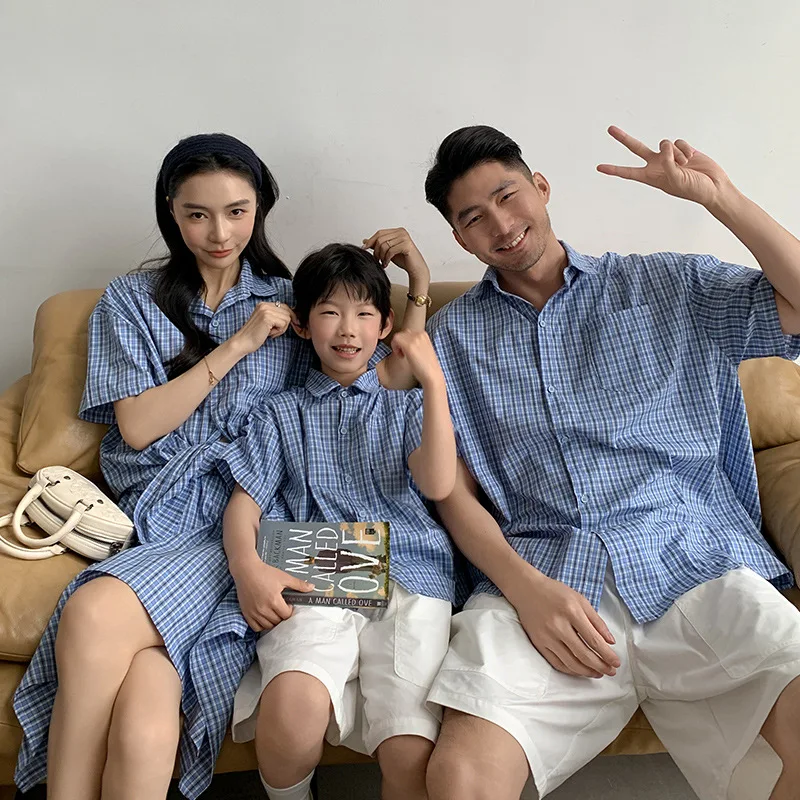 2026 Summer Family Matching Outfits Blue Gingham Plaid Short Sleeve Shirt Set For Mom Dad Kids Casual Daily Wear