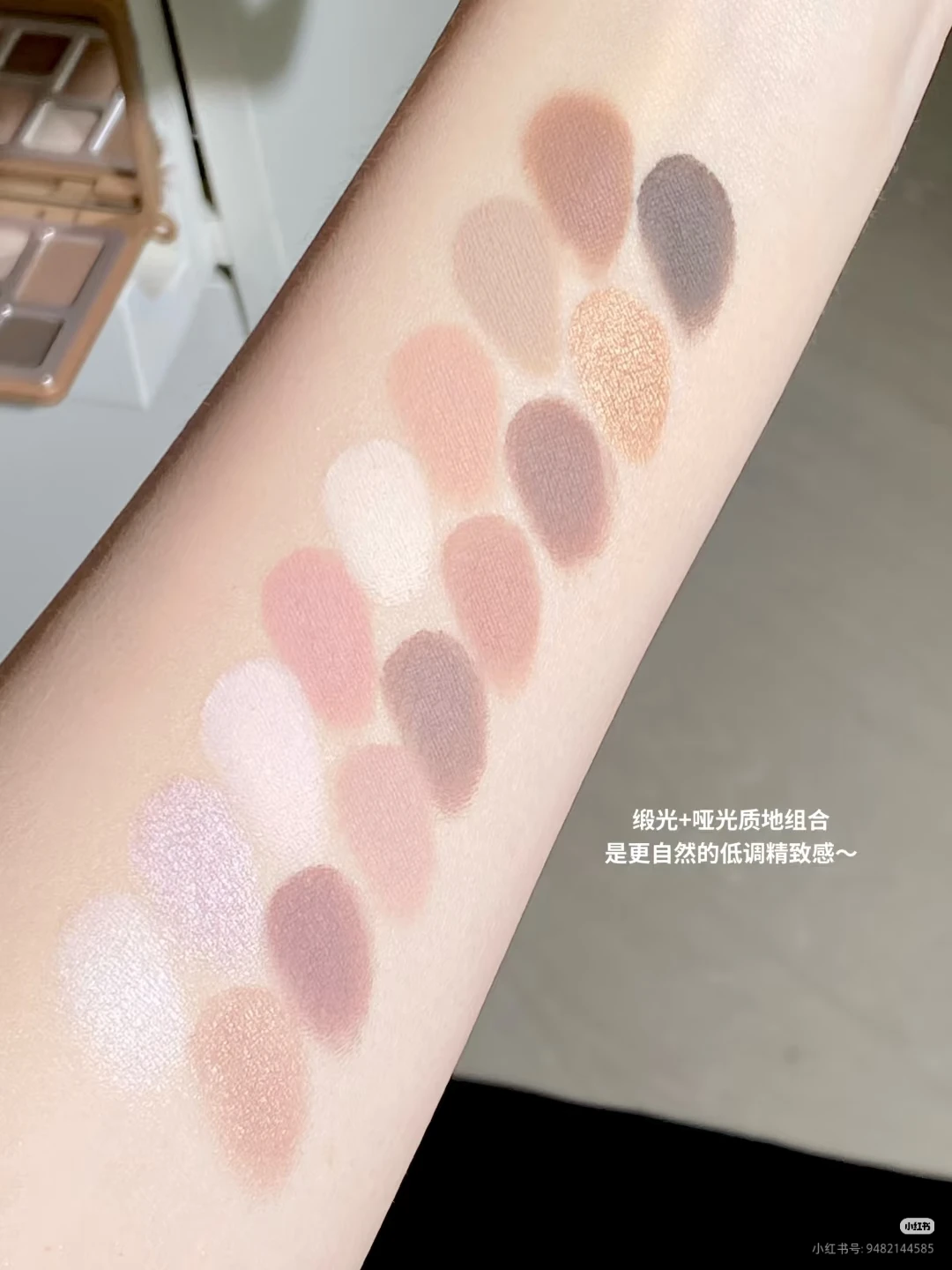 Qianyan 16-Farben-Lidschatten-Palette, rosa, braun, Cowboy-blau, mehrfarbig, matte Perle, rauchige Augen-Make-up-Palette