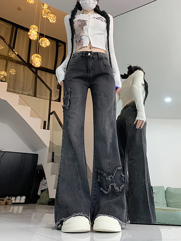 

Повседневные винтажные американские черные расклешенные джинсовые брюки с нашивкой-бабочкой, женские весенне-осенние облегающие джинсы с высокой талией и необработанным подолом