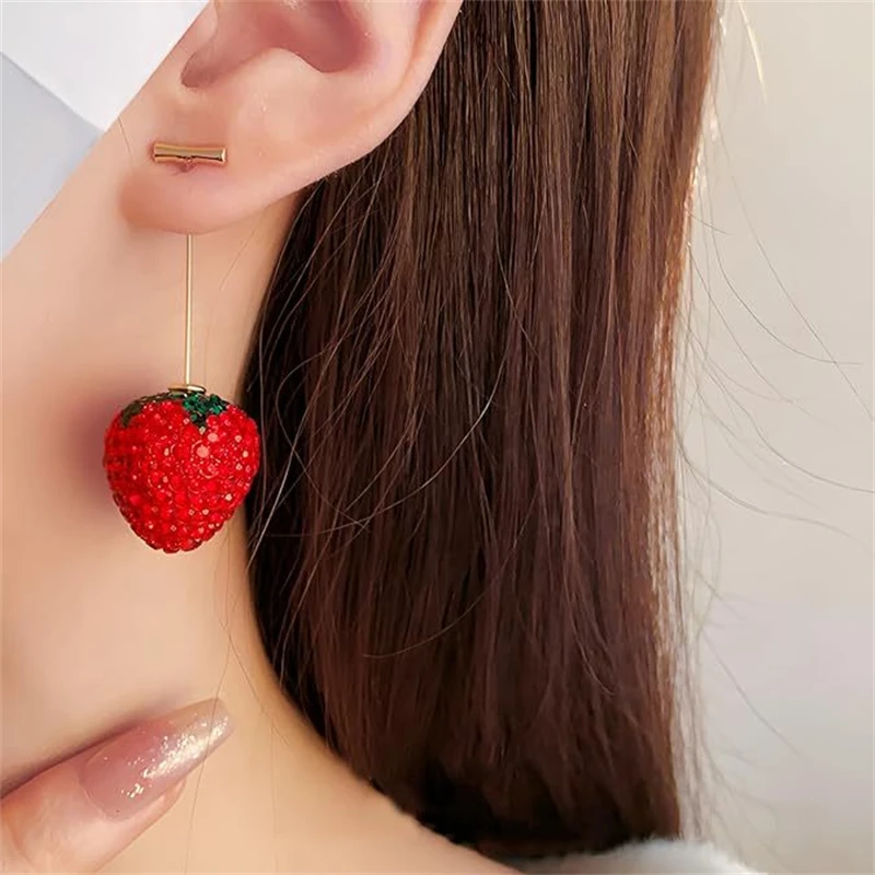Sweet Strawberry Stud Earrings for Women Shiny Red Rhinestone Fruit Pendant Earrings Temperament Charms Party Wedding Jewelry