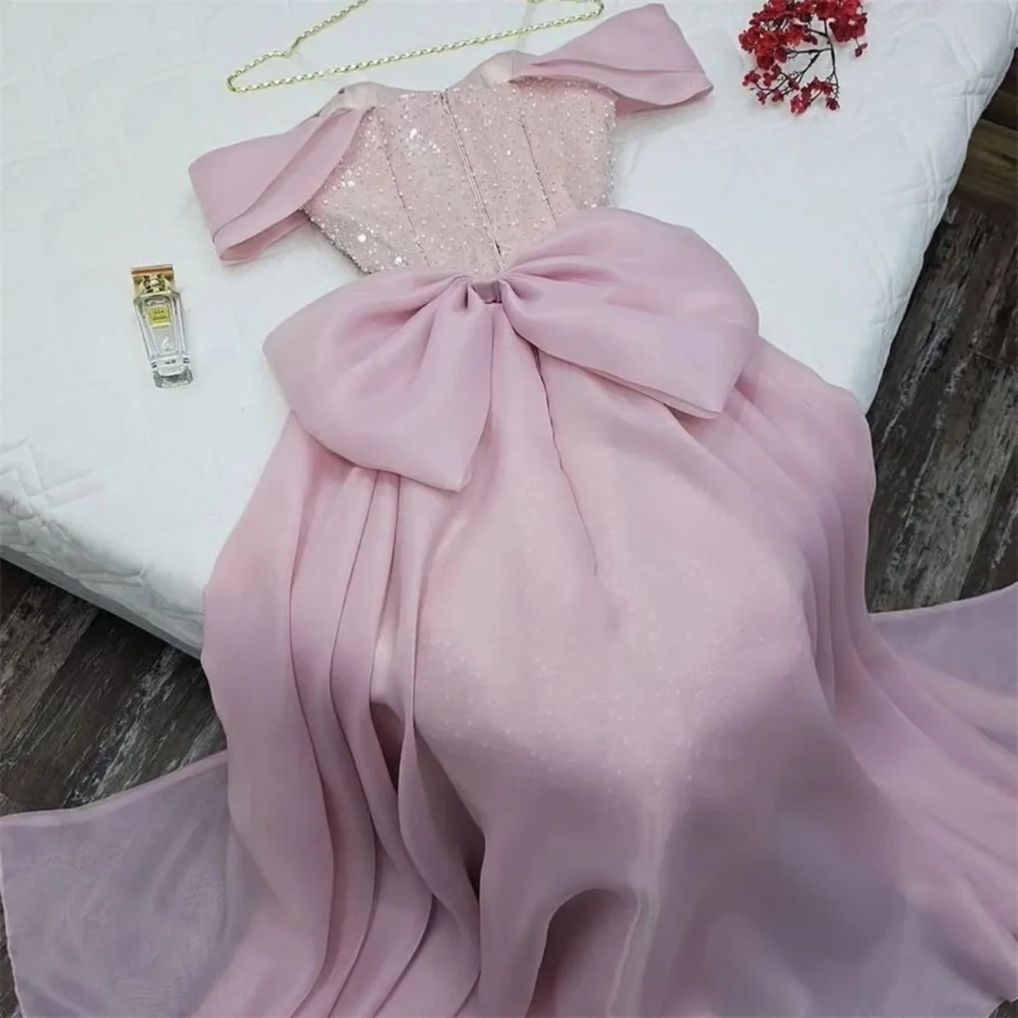 الأقواس الوردية طول الأرض فساتين السهرة الخرز بلورات فساتين السهرة المناسبات الخاصة فساتين حفلات الزفاف حسب الطلب