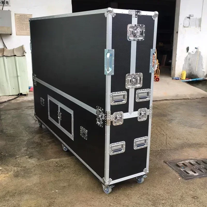 Flight cases of various sizes are available; custom styles and dimensions are supported.