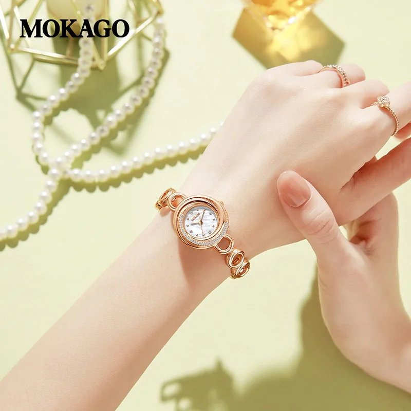 Orologio da donna al quarzo di lusso impermeabile quadrante in madreperla braccialetto stella diamante cinturino in rame orologio da polso elegante e versatile