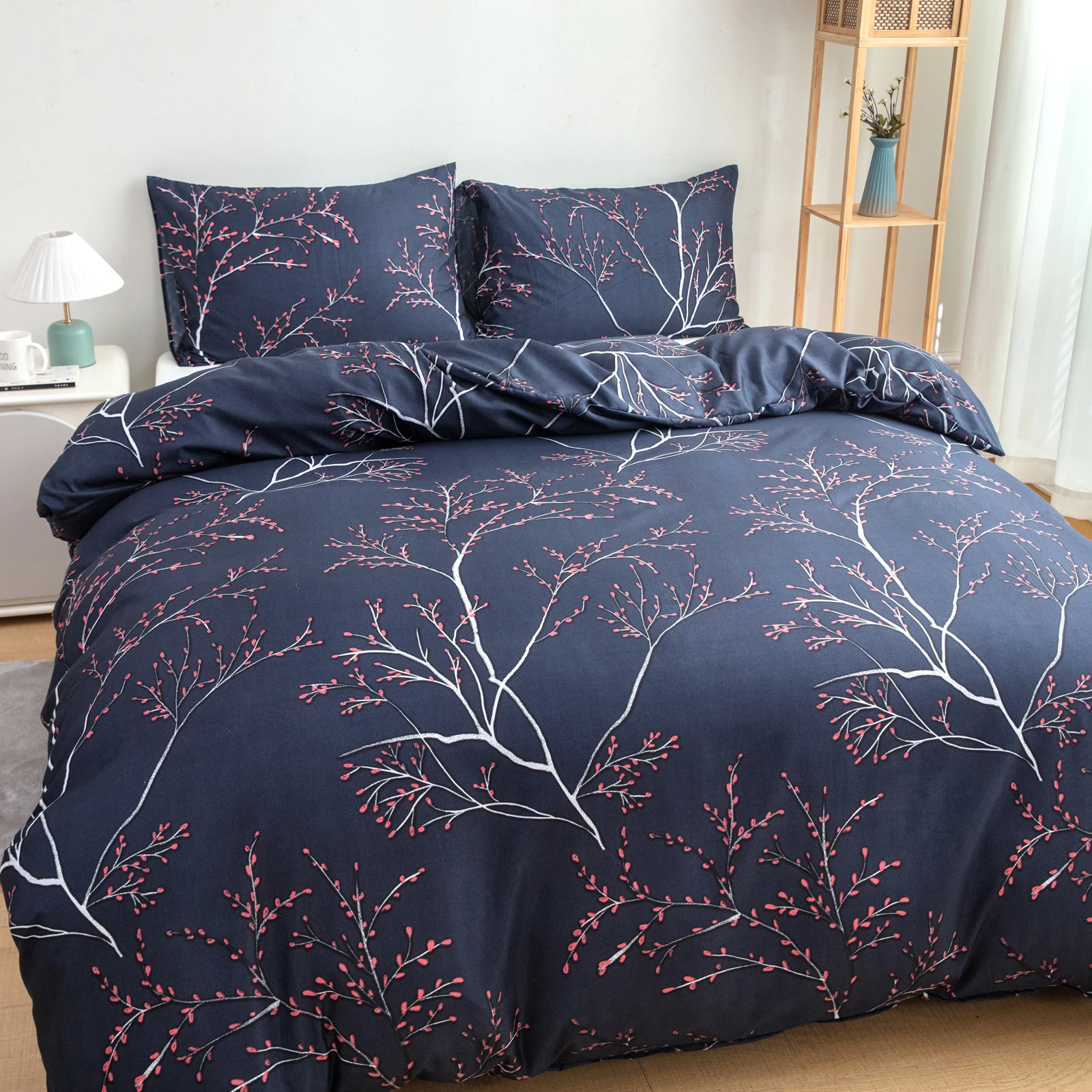 Navy Blue Floral Style Bedspread 3-Piece Set, Super Soft, Comfortable and Breathable Duvet Set, Suitable for Bedrooms and Guest Rooms (Bedspread + Pillowcases, Without Quilt and Pillow Core) Bedding Set for All Seasons