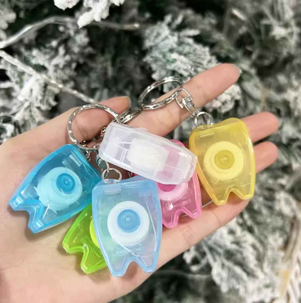 100pcs Portable Dental Floss Keychain 15m Tooth Shape Oral Care Hygiene Cleaning Wire Toothpicks Dentistry Essentials