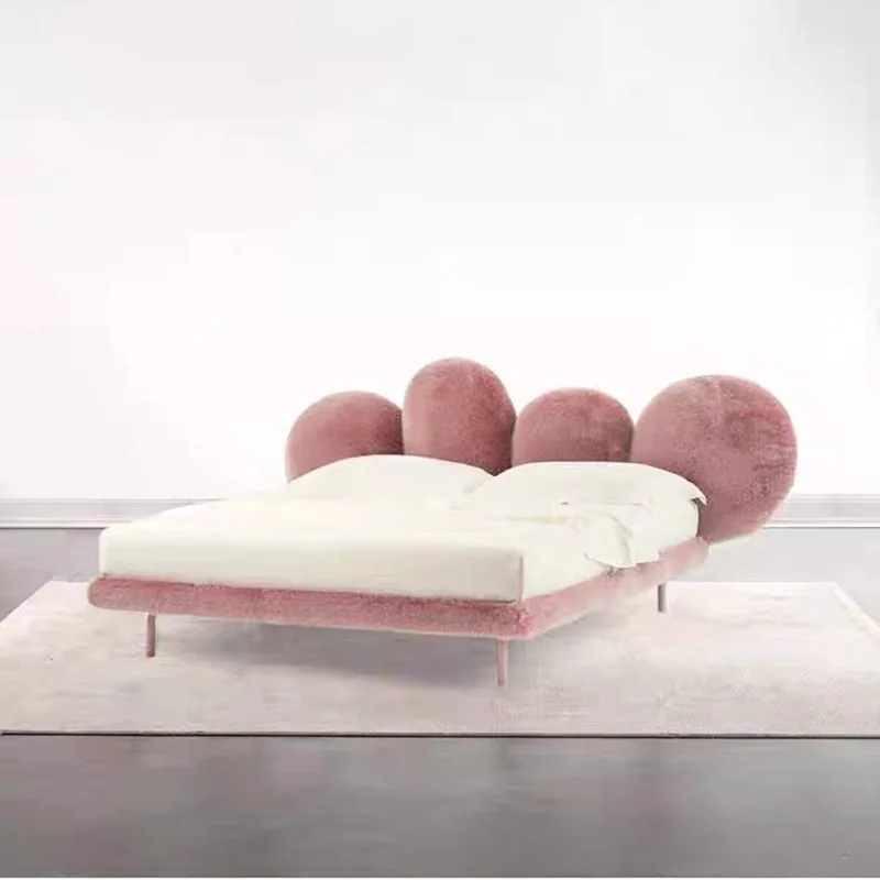 

Italian designer petal bed Italian light luxury Internet celebrity princess pink fluff wedding master bedroom