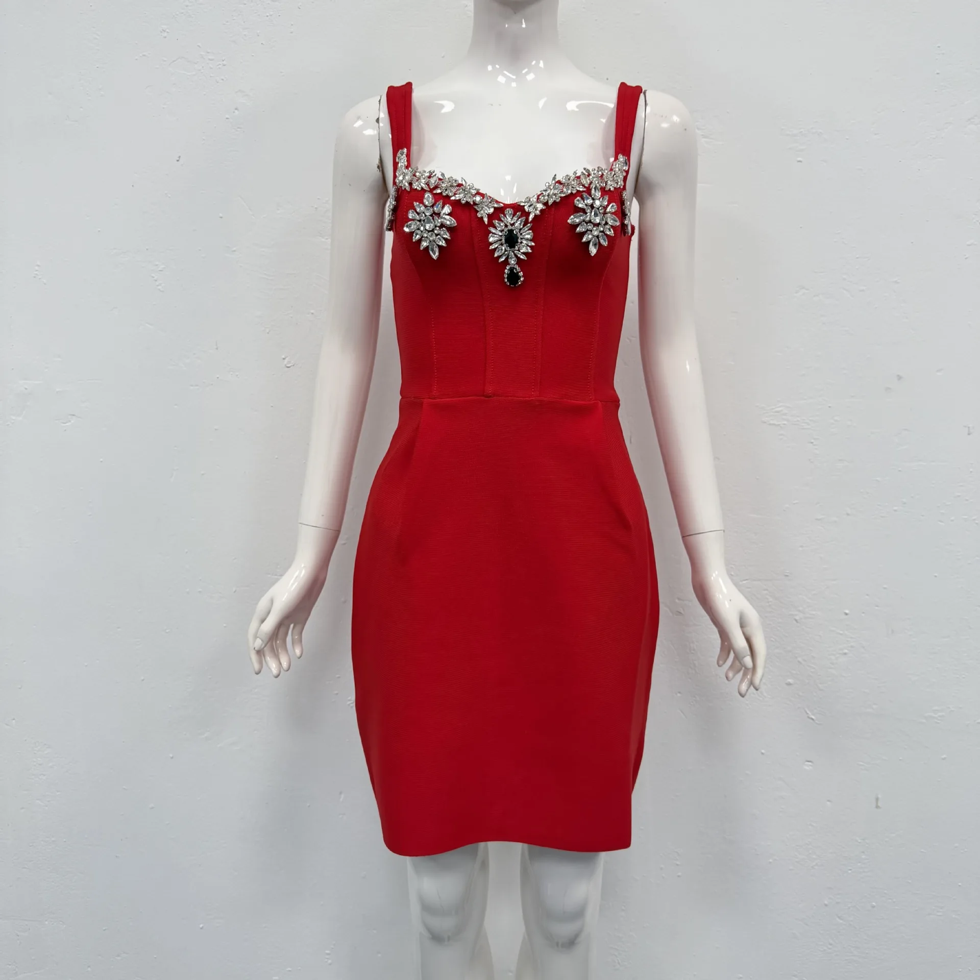 

Женское красное облегающее мини-платье на тонких бретельках с цветочным узором и стразами, элегантное вечернее платье для торжественных мероприятий