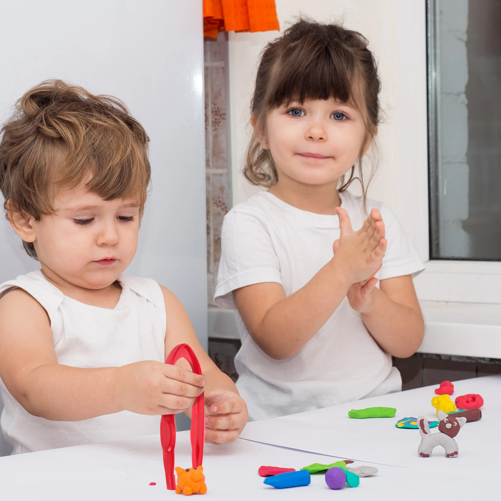 6 قطعة ملاقط بلاستيكية ملونة للأطفال تطوير المهارات الحركية الدقيقة تجربة مونتيسوري استخدام أدوات التعلم قبضة سهلة #2