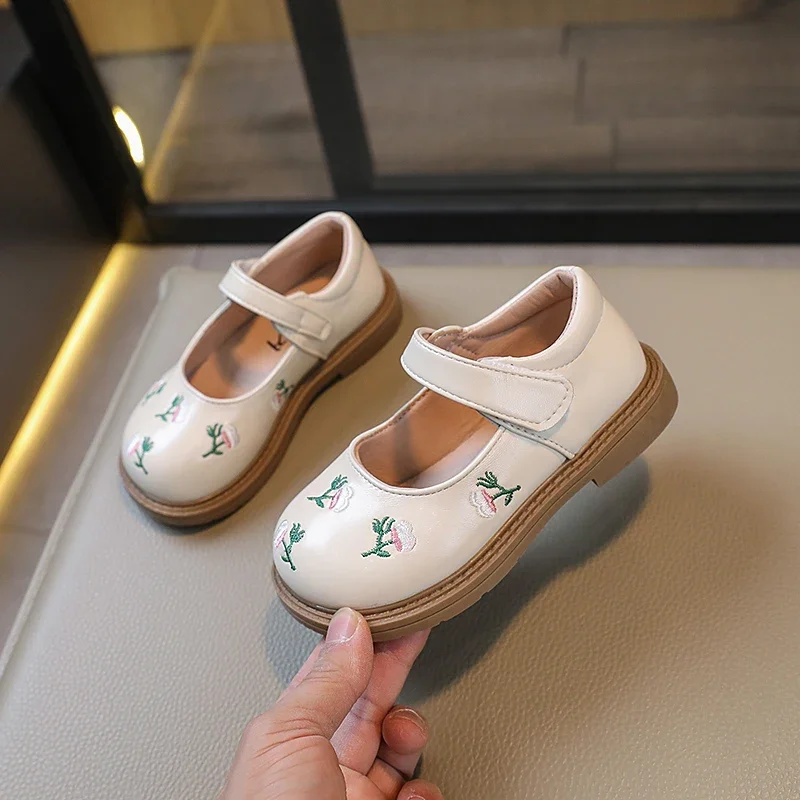 

Girls Leather Shoes Embroidery Flowers Princess Sweet Kids National Style Flats Children's Flat Mary Janes Soft Dress Shoes Soft
