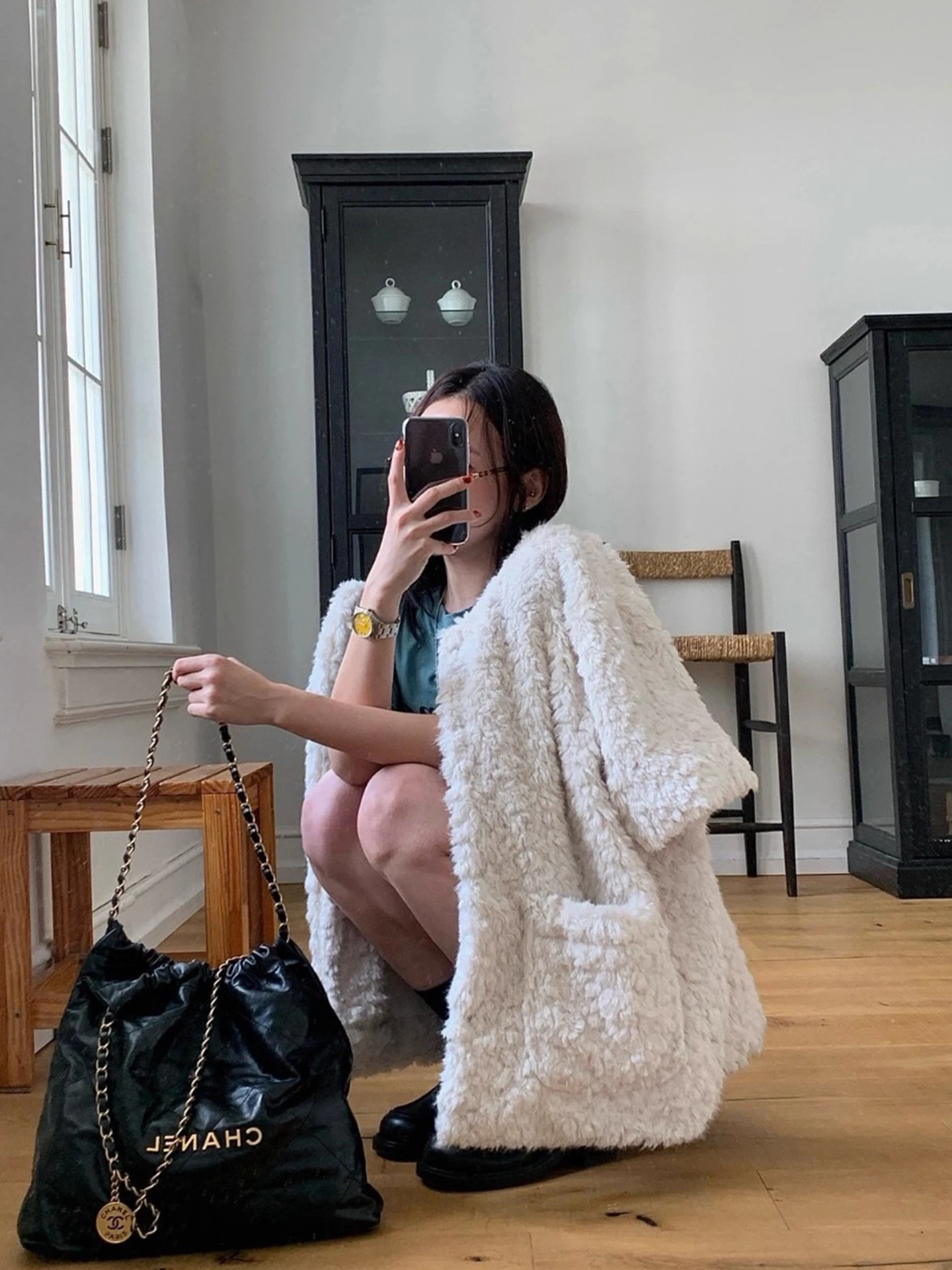 

Clothland Women Stylish Loose Lamb Fur Coat Short Sleeve Loose Style Female Vintage Chic Fashion Waistcoat Jacket CB223