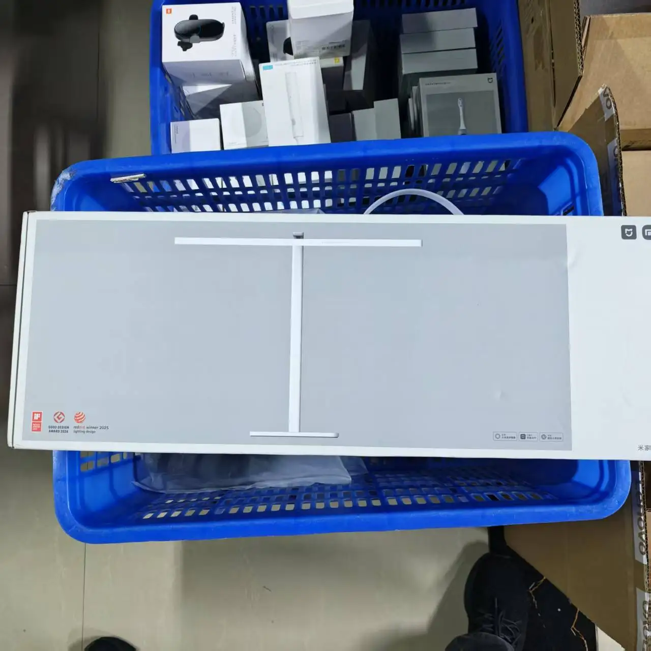 

Китайская версия Xiaomi Mijia Desk Lamp 2: светодиодная настольная лампа 60 см с держателем, поддержкой HyperOS, регулируемыми режимами освещения для спальни и рабочего стола