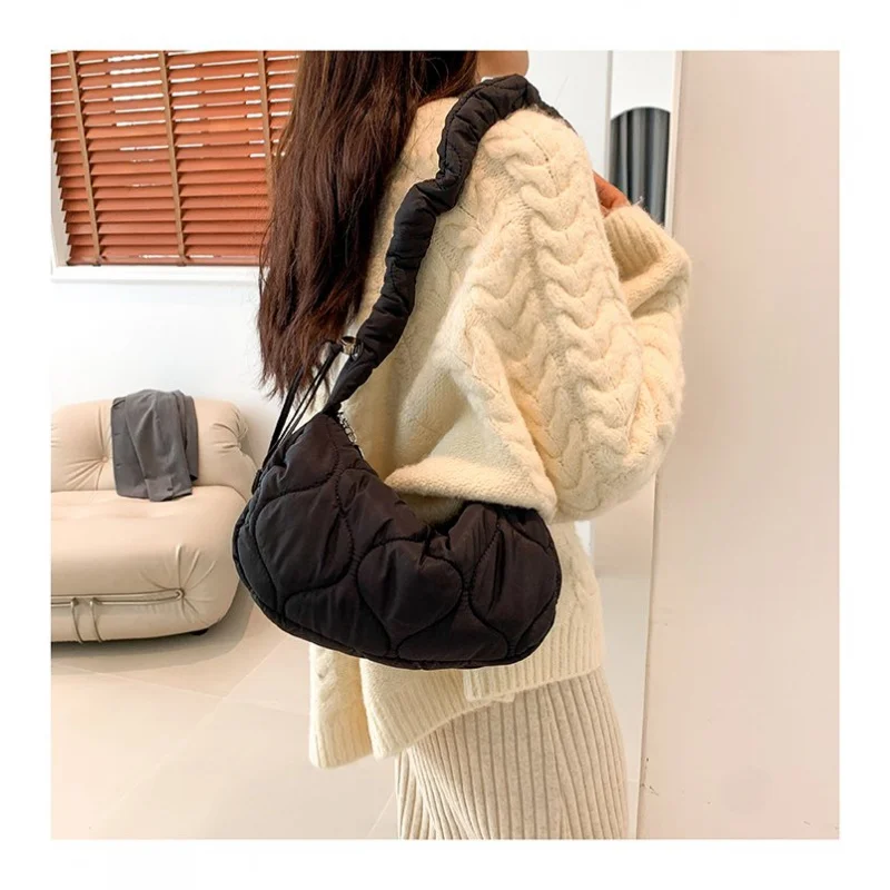 

Popular Stylish Women's Leather Messenger Bag Crossbody Tote Handbags In Classic Design For Ladies By Luxury Brand Designer