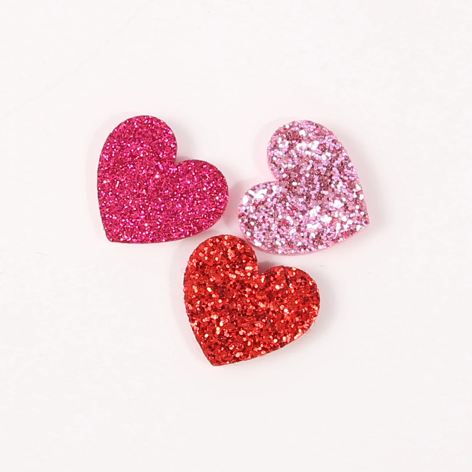 30 قطعة بريق الترتر القلب الصغير الحب اكسسوارات الديكور DIY بها بنفسك كليب الملابس قبعة بروش شنطة هدايا صندوق لديكور عيد الحب