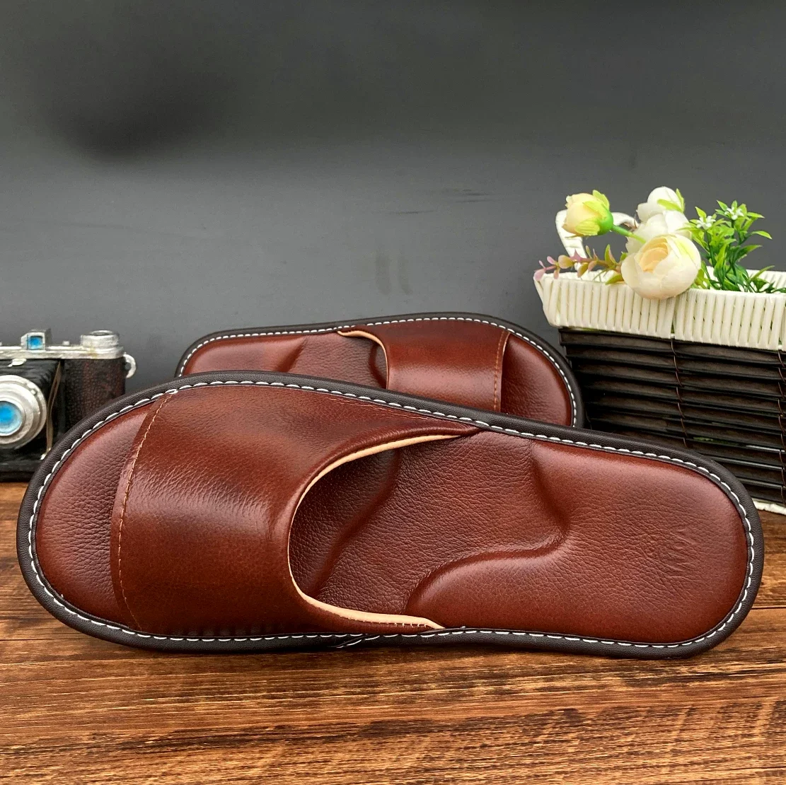 

Летние тапочки из натуральной кожи – дышащая нескользящая обувь для дома для мужчин и женщин, идеально подходят для деревянных полов и домашнего использования.