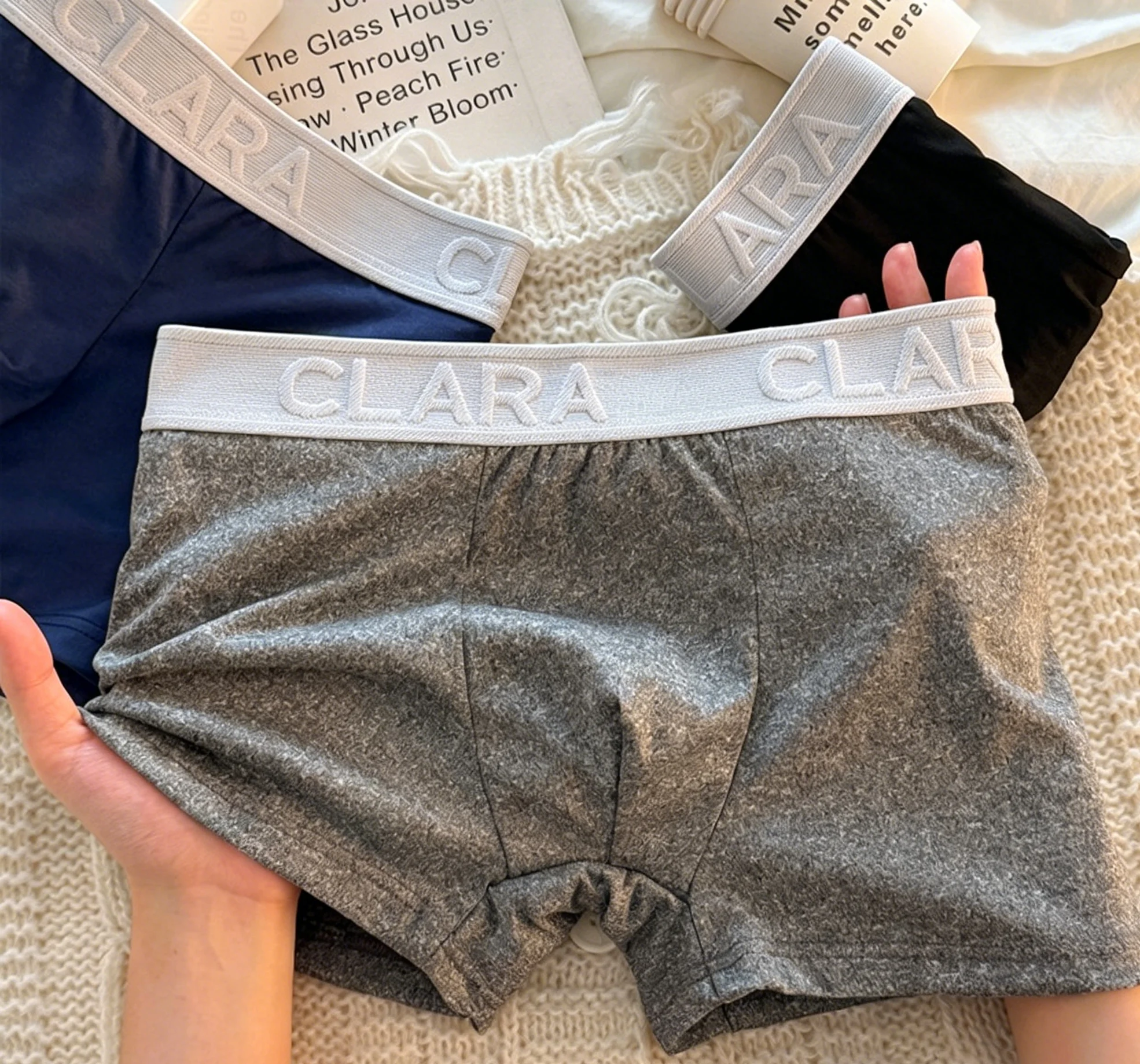 Summer contrast-color sports four-corner shorts for men, made of milk silk with a mid-calf waistband and a letter belt. Comforta