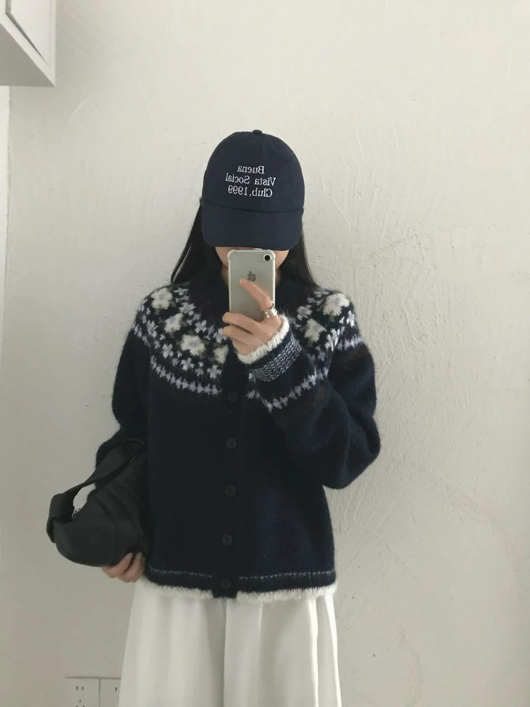 2025 New Women's Autumn Winter Knitted Sweater Vintage O-neck Jacquard Weave Korean Style Cardigan Loose Lazy Knitwear Coat Tops