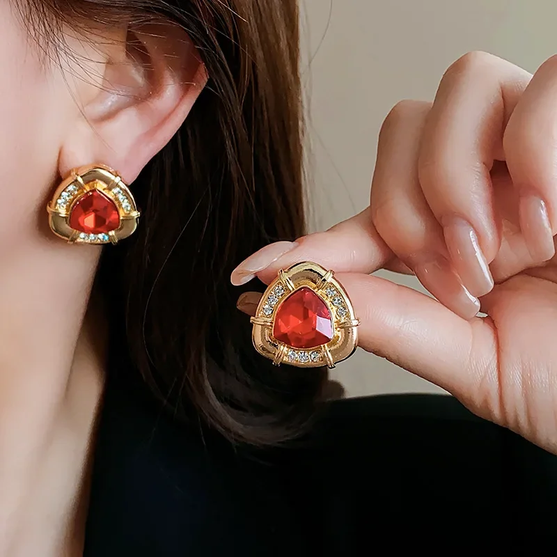 

Vintage Inlaid Rhinestone Earrings for Women Light Luxury Silver Needle Triangle Stud Earring High-end Retro Jewelry for Women
