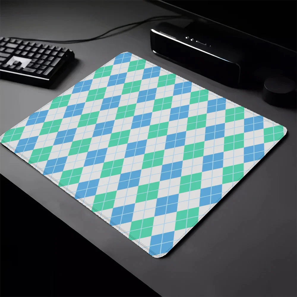 Color Diamond Check Keyboard Pad Mouse Small Pad on the Table Gaming Mouse Mat Mausepad Pc Accessories Mousepad Gamer Mats Mause