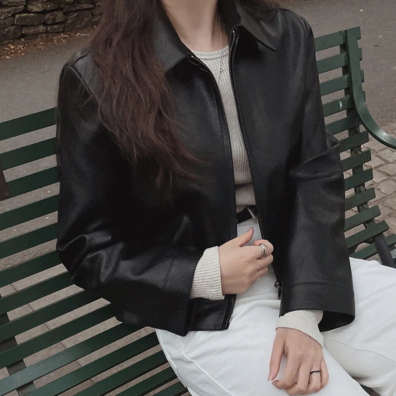 シックなヴィンテージ風PUレザージャケット、長袖、ゆったりフィット、ジッパー襟デザイン、多用途アウターウェア、女性用通勤スタイル