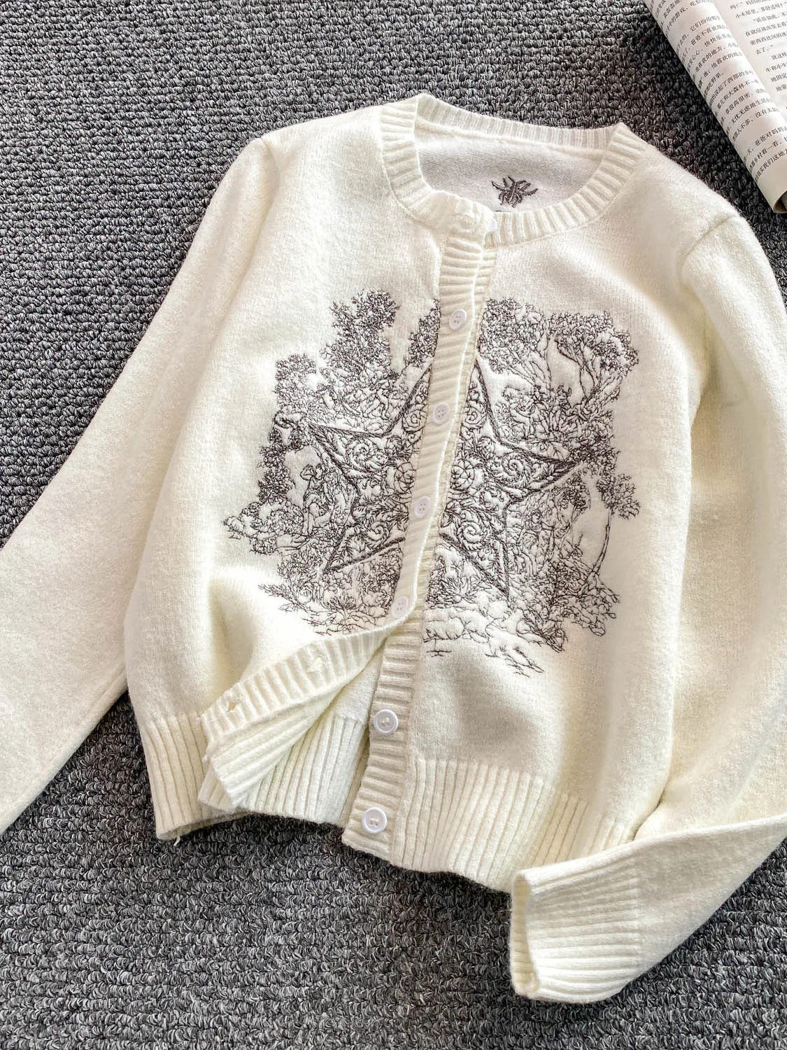 

Ele Embroidered Heavy Work round Ne Knitwear Loose Fit Single Button Women's Outerwear Comfortable Korean Sle Long Sl...