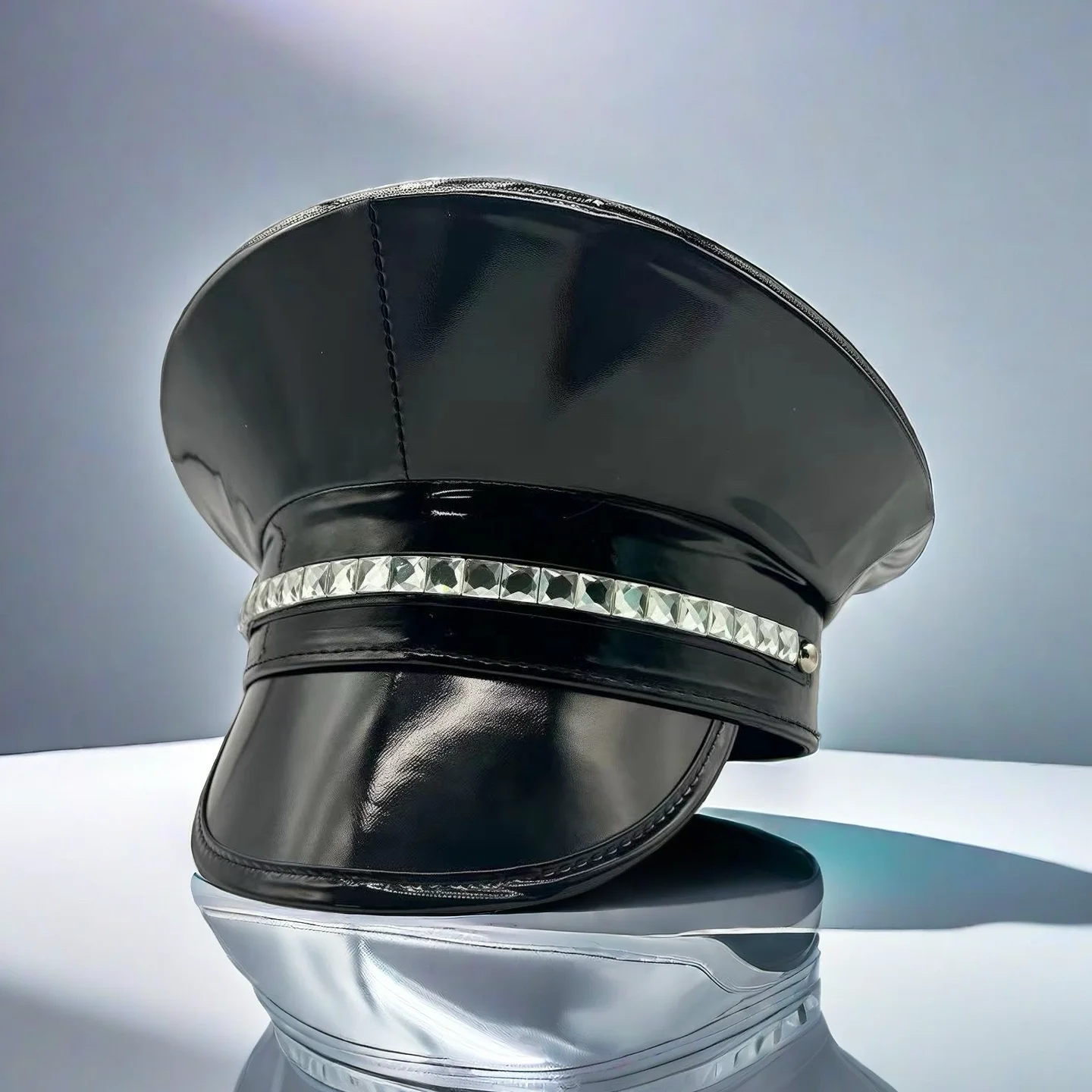 หมวกหนังเลเซอร์ HongLuan ประดับคริสตัลและหมวกทหารสำหรับผู้หญิง อุปกรณ์เสริมสำหรับงานเทศกาลดนตรีและงานปาร์ตี้ หมวกคอสเพลย์สำหรับผู้ชายและผู้หญิง