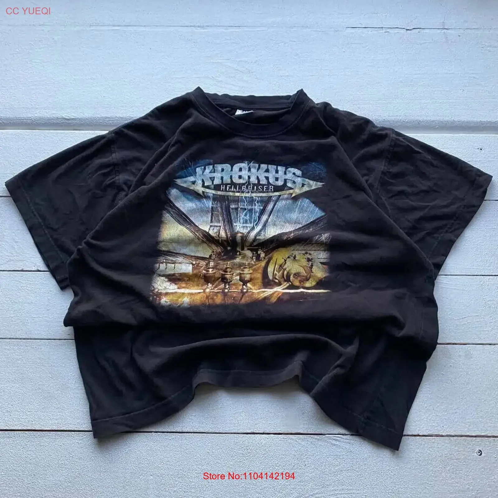 Camiseta Masculina Vintage 2006 Krokus World Tour Band Rock Hellraiser Logo Metal Punk Desbotada Estilosa Lavada Gráfica Esticada Tamanho L