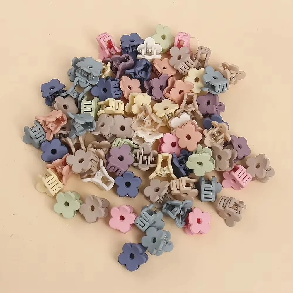 20 قطعة معكرون صغيرة متعددة الألوان هندسية مجوفة من البلاستيك مقاطع الشعر بسيطة حلوة الاسلوب المناسب