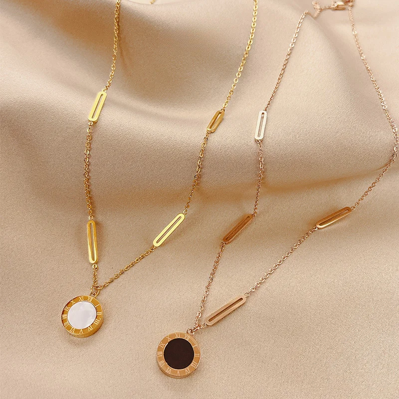 

Fashion Double-Sided Roman Numerical Disc Necklace For Women Minimalist Rectangle Chain Pendant Necklace Banquet Jewelry Gifts