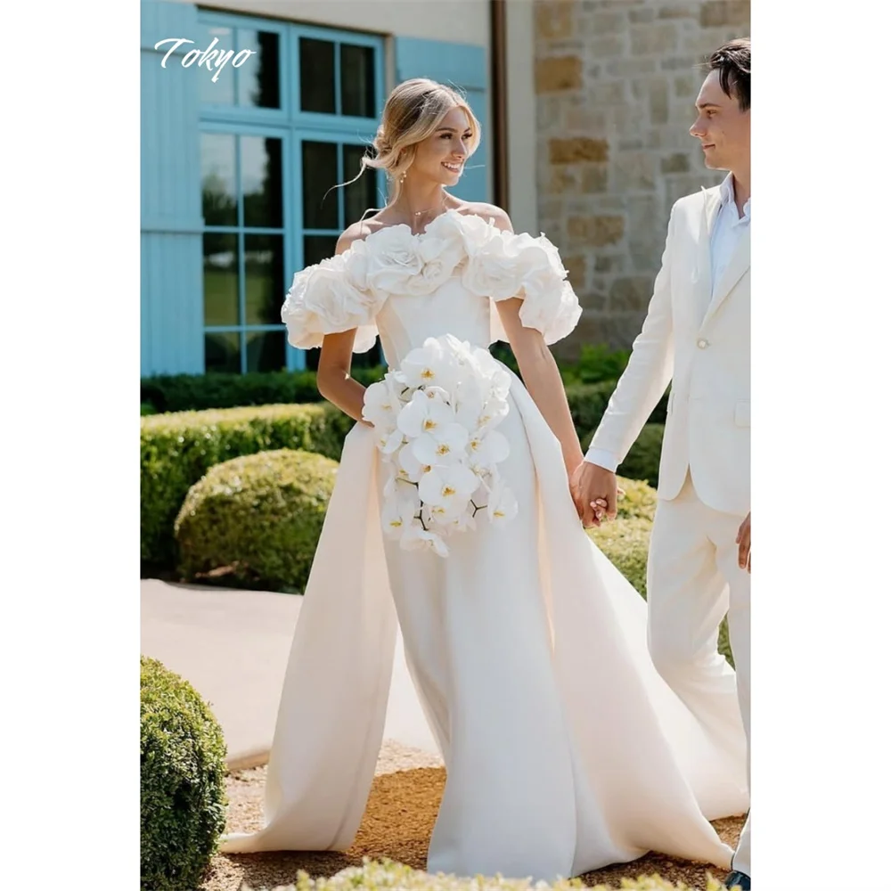 Tokyo Maßgeschneiderte weiße schulterfreie Brautkleider mit kurzen Ärmeln, Hofschleppe, Brautkleider 2025, 3D-Blumen-Meerjungfrau-Hochzeitskleider