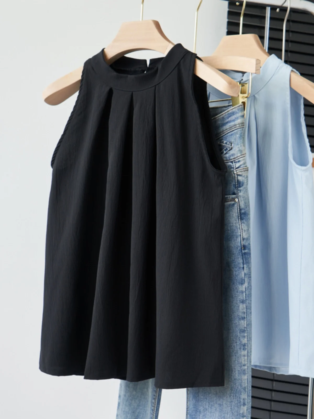 Summer 2024 Women's Loose Sleeveless Hang Neck Vest Korean Style Outerwear Versatile Design Sweet Style Pure Color Shirt