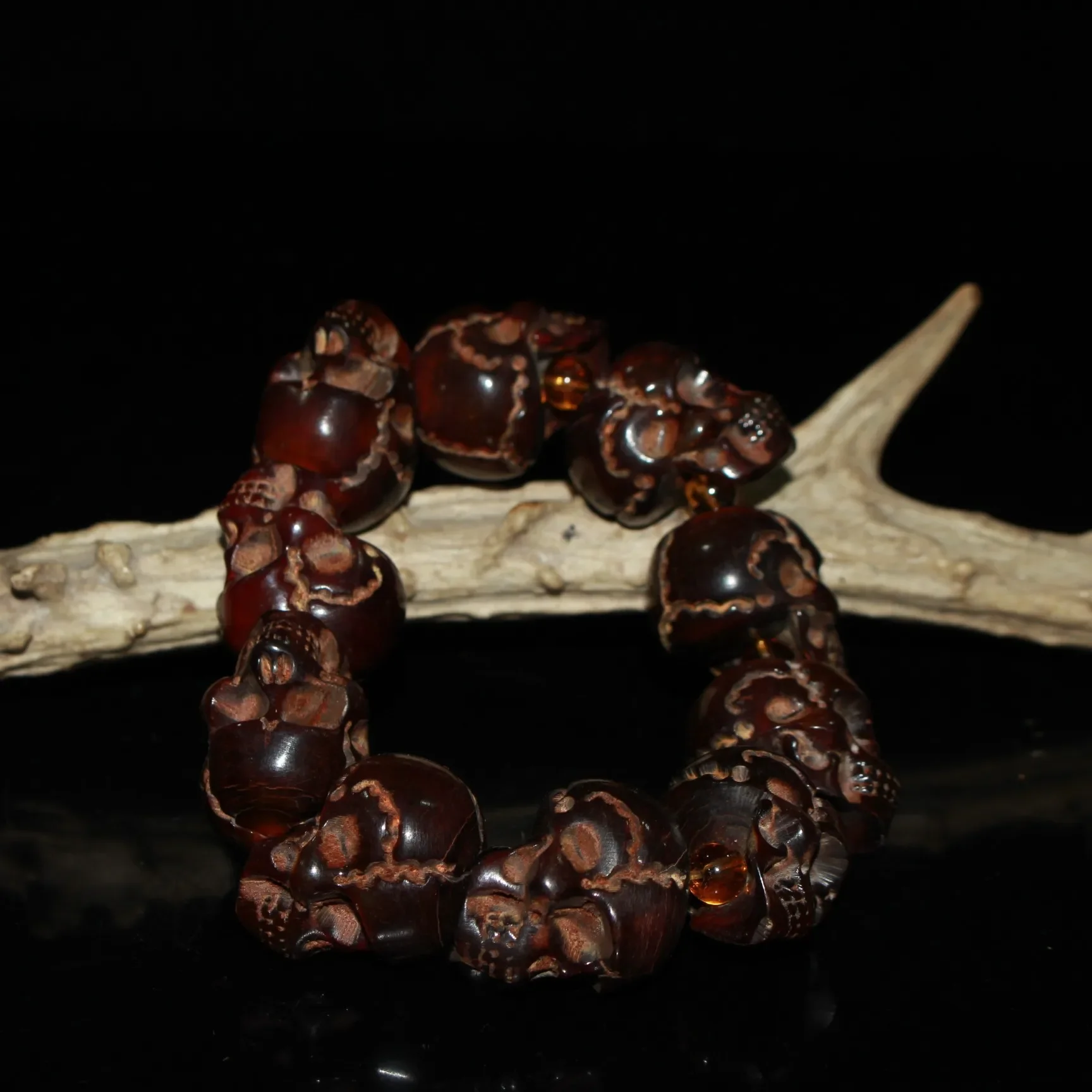 Chinese natural retro horn hand-carved skull bracelet bracelet