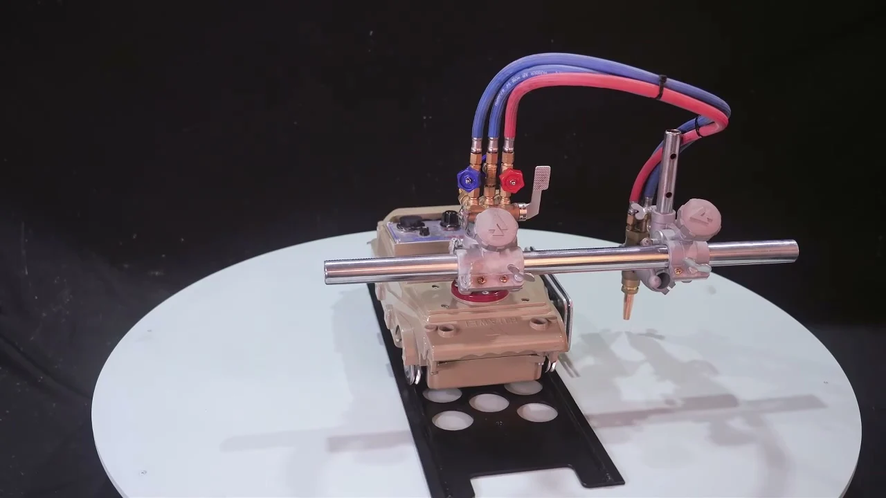 

Автоматическая осциллирующая сварочная тележка из высокопрочного литого алюминия со стабильным управлением ходом, в комплекте с блоком управления, возможность резки пламенем