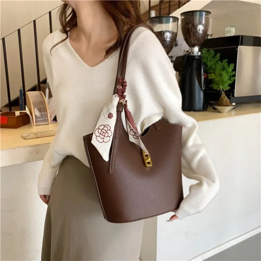 

New fashion retro soft leather bucket bag trend simple large capacity satchel popular large capacity female shoulder bags