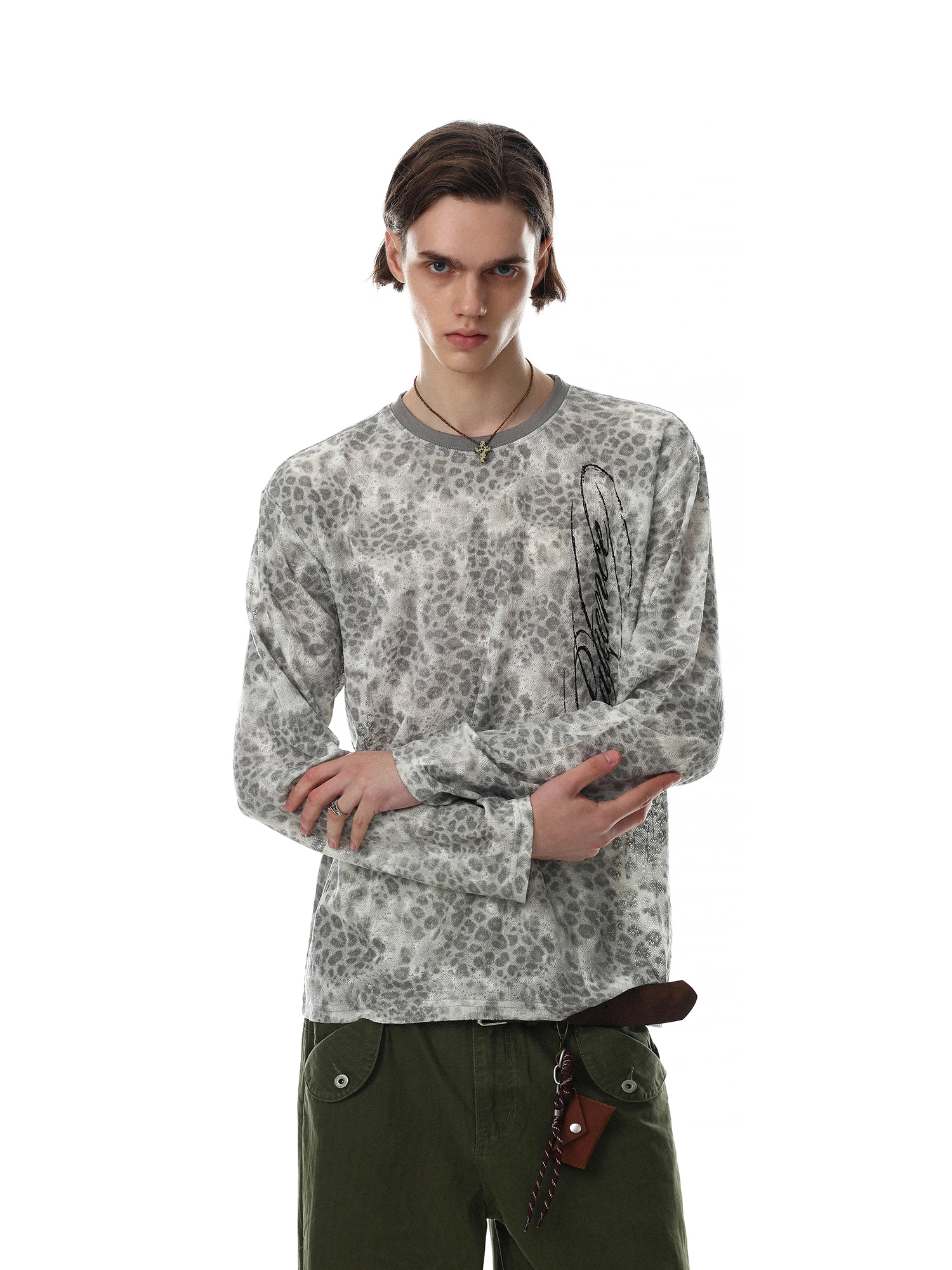 MRNEARLY American Street Style Loose Fit Long Sleeve T-Shirt for Men with Grey Leopard Print Lettering Couple's Fashion Autum...
