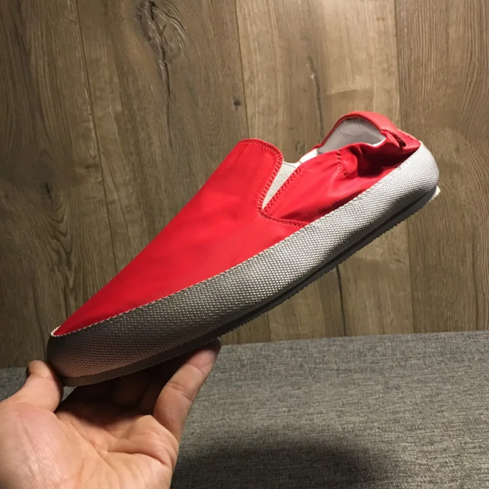 

New multi-color canvas shoes, comfortable and breathable, suitable for both men and women, trendy brand.