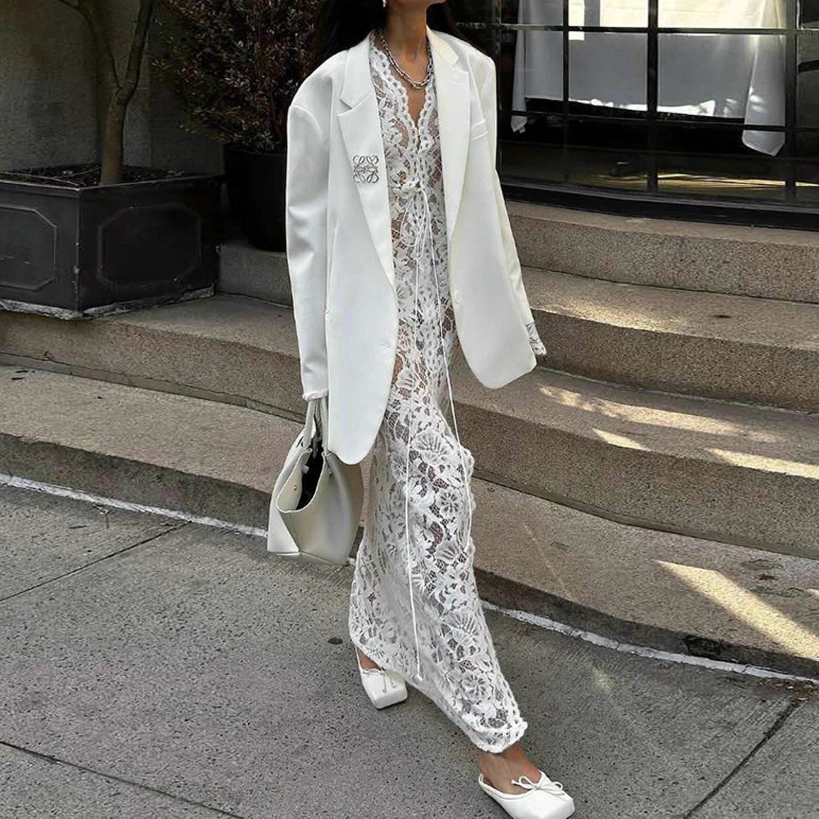Abito lungo elegante in rete di pizzo floreale per donna Primavera Estate Manica lunga Fasciatura scavata Vedi attraverso abiti aderenti estetici