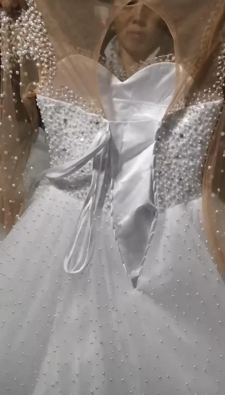 Suknia ślubna z perłami, długie rękawy, balowa, bufiaste rękawy, gorset z tyłu, sukienka ślubna na zamówienie, pełna połysku.