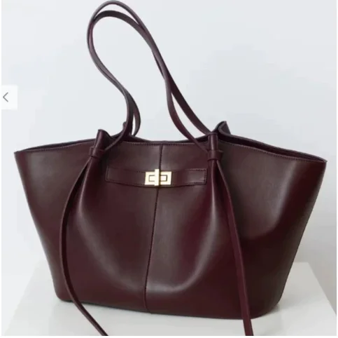 2025 موضة بولي Leather جلد سعة كبيرة تخفيف حقيبة ترابيز حقائب كتف مصمم قفل معدني حقائب اليد عالية الجودة حقيبة كبيرة